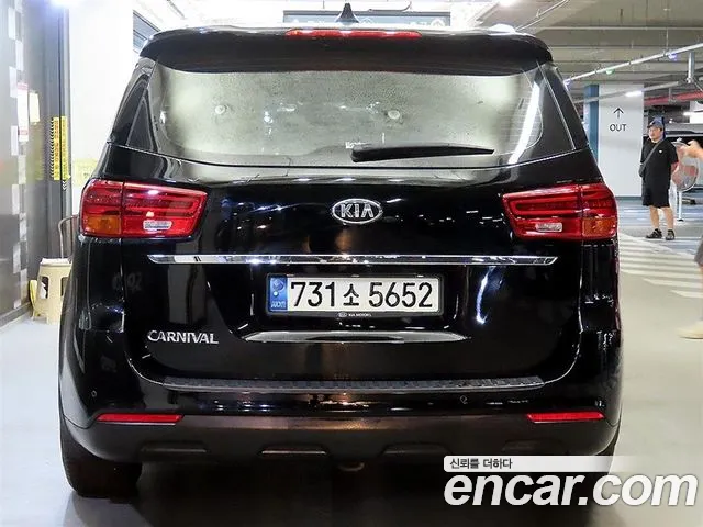 Kia Carnival 2018 thumb 5