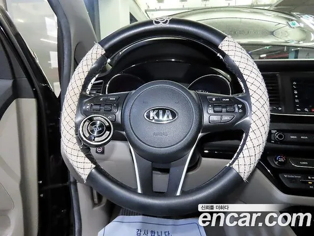 Kia Carnival 2018 thumb 8