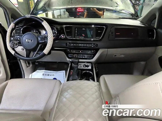Kia Carnival 2018 thumb 10