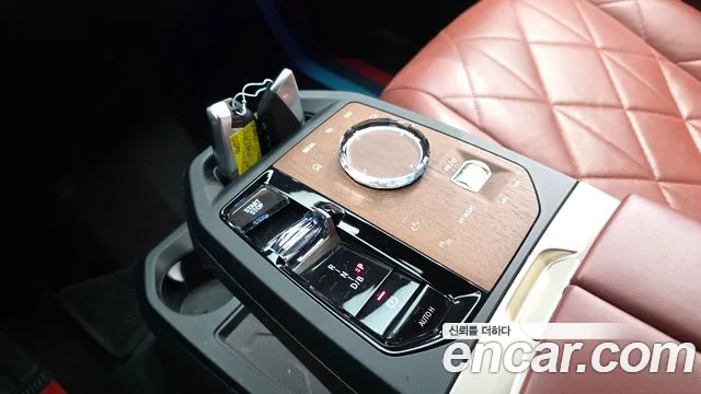 BMW iX 2023 thumb 9