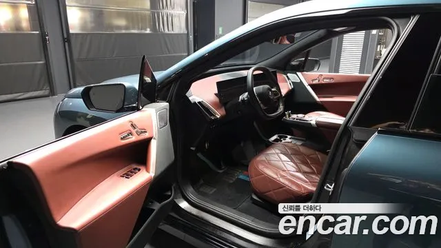 BMW iX 2023 thumb 10