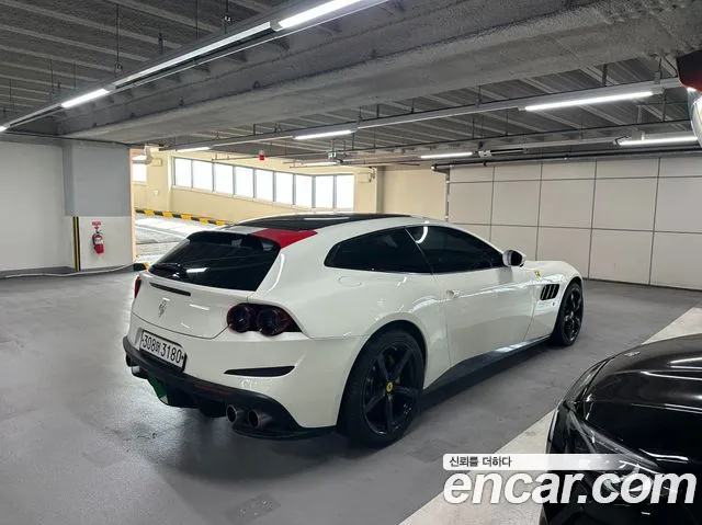 Ferrari GTC4 Lusso 2019 thumb 4