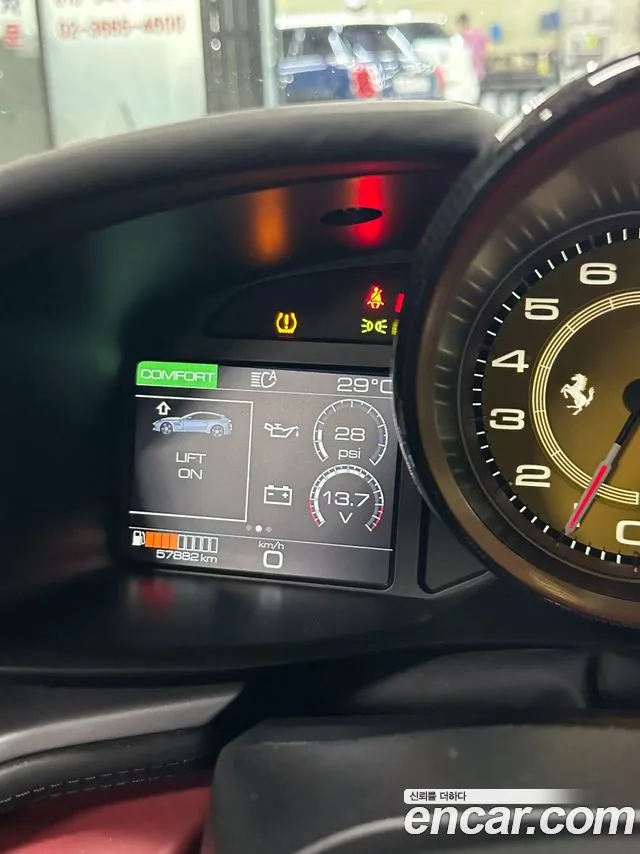 Ferrari GTC4 Lusso 2019 thumb 10