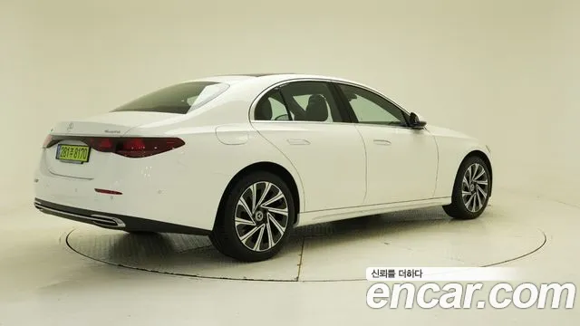 Mercedes-Benz E-Класс 2025 thumb 2