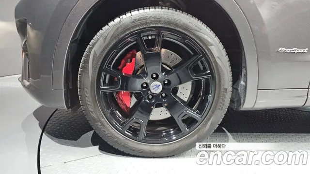 Maserati Levante 2019 thumb 5
