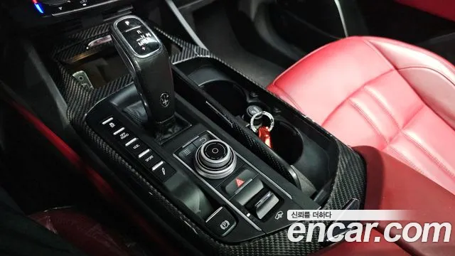 Maserati Levante 2019 thumb 9