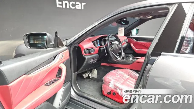 Maserati Levante 2019 thumb 10