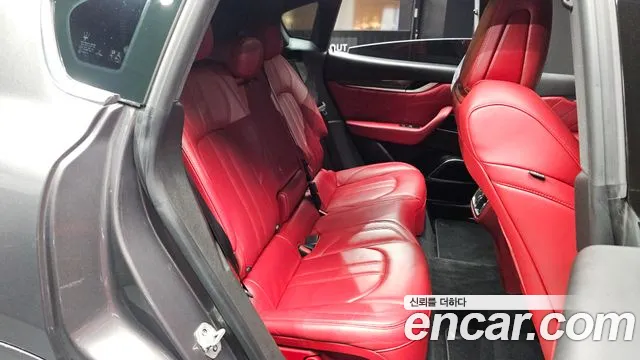 Maserati Levante 2019 thumb 11