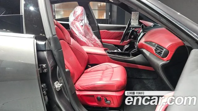 Maserati Levante 2019 thumb 12