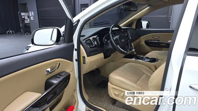 Kia Carnival 2019 thumb 10