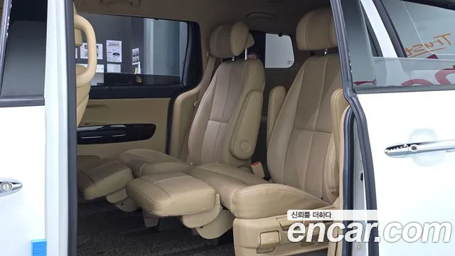 Kia Carnival 2019 thumb 11