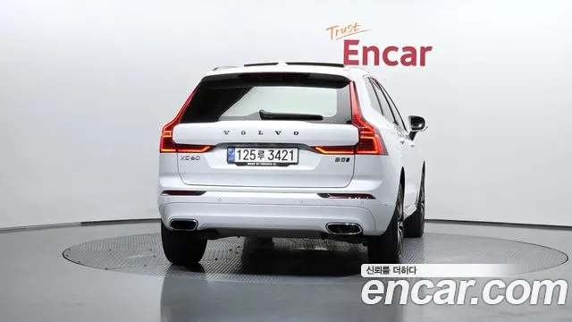 Volvo XC60 2021 thumb 3
