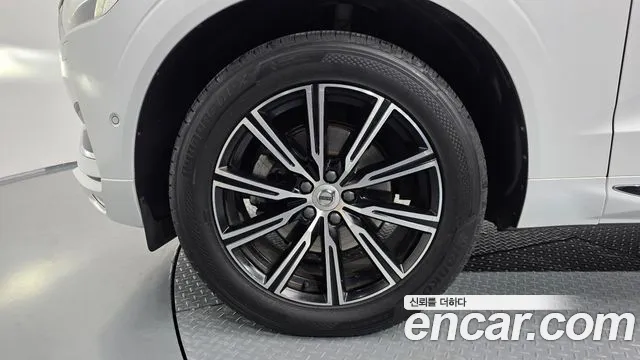 Volvo XC60 2021 thumb 4