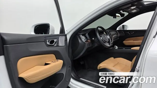 Volvo XC60 2021 thumb 9