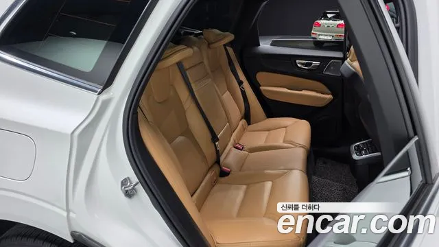 Volvo XC60 2021 thumb 10