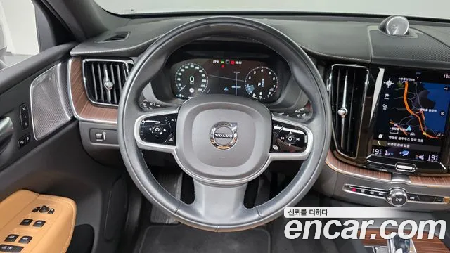 Volvo XC60 2021 thumb 12