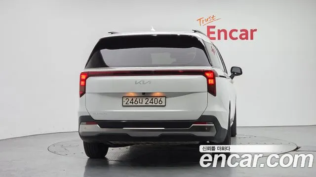 Kia Carnival 2024 thumb 4