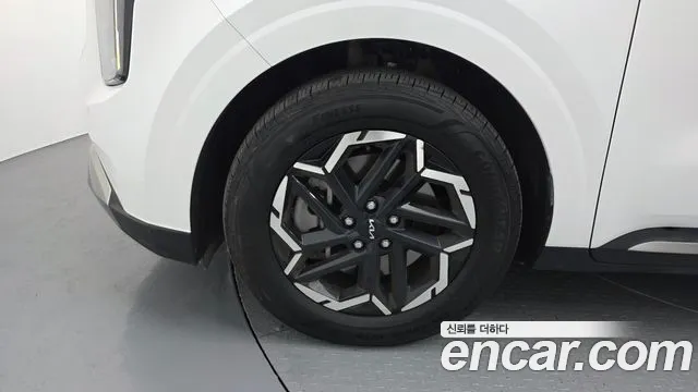 Kia Carnival 2024 thumb 5
