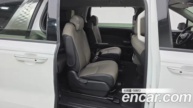 Kia Carnival 2024 thumb 11