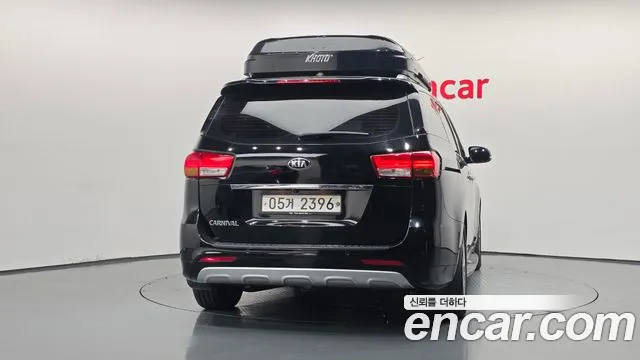 Kia Carnival 2017 thumb 4