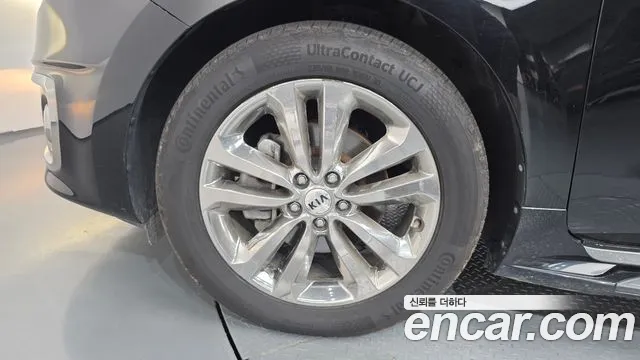 Kia Carnival 2017 thumb 5
