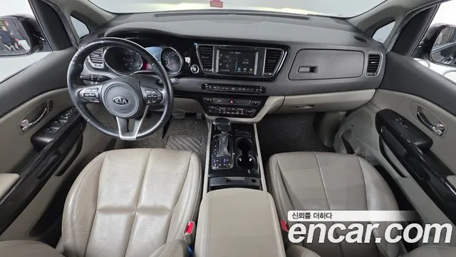 Kia Carnival 2017 thumb 7