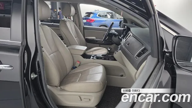 Kia Carnival 2017 thumb 11