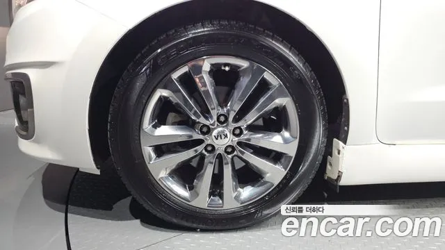 Kia Carnival 2015 thumb 4