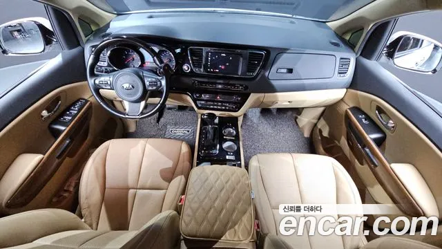 Kia Carnival 2015 thumb 6