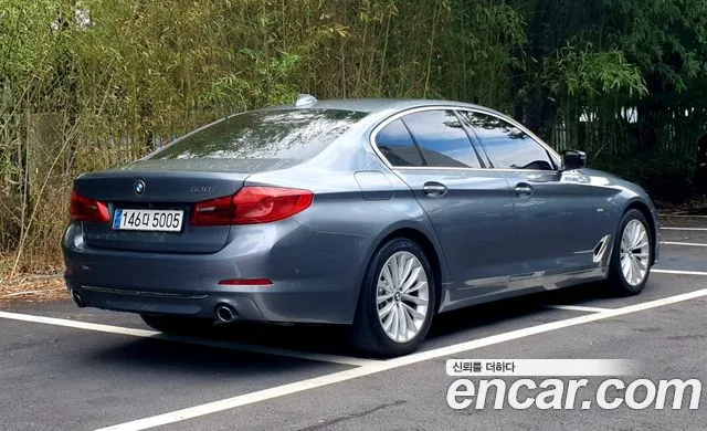 BMW 5 серии 2018 thumb 12
