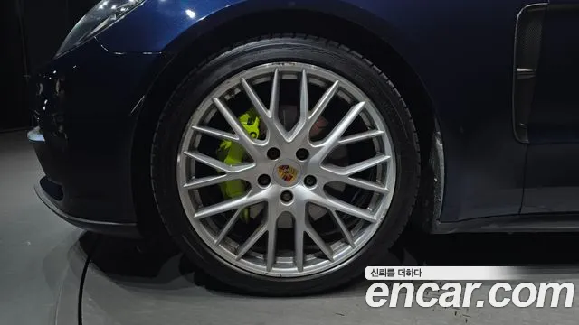 Porsche Panamera 2017 thumb 5