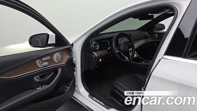 Mercedes-Benz E-Класс 2022 thumb 10