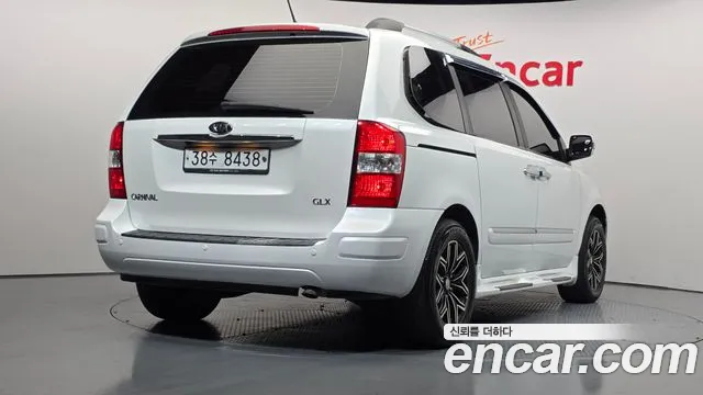 Kia Carnival 2012 thumb 2