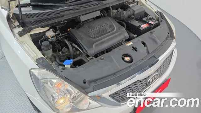 Kia Carnival 2012 thumb 6