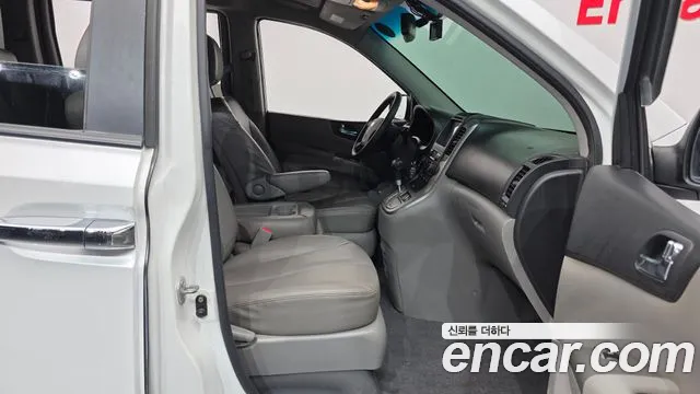 Kia Carnival 2012 thumb 10