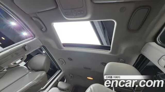 Kia Carnival 2012 thumb 11
