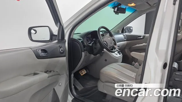 Kia Carnival 2012 thumb 12