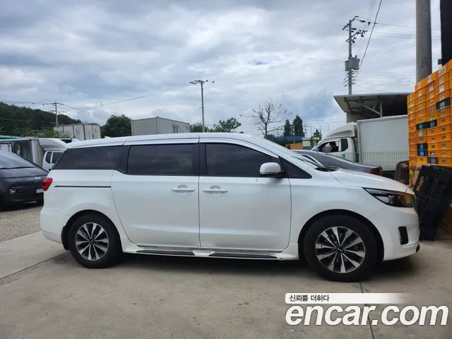 Kia Carnival 2017 thumb 3