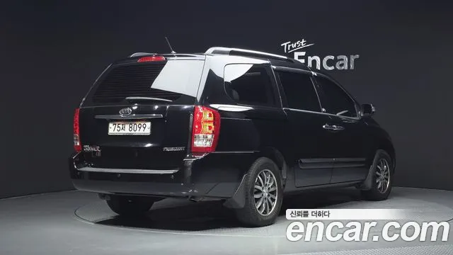 Kia Carnival 2010 thumb 2