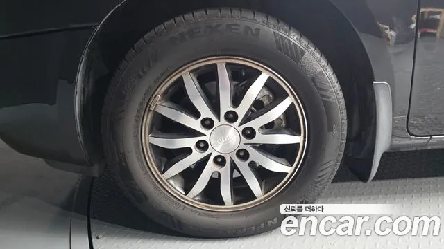 Kia Carnival 2010 thumb 5