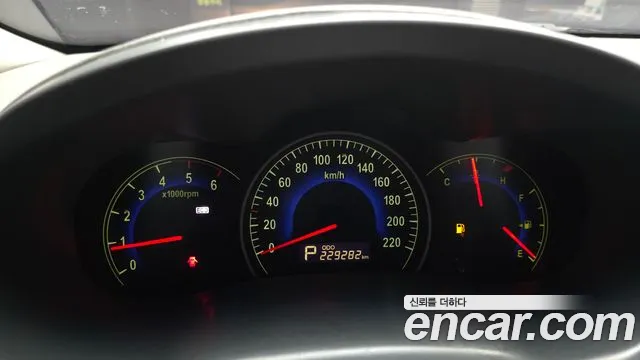 Kia Carnival 2010 thumb 8
