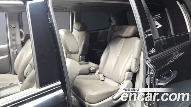 Kia Carnival 2010 thumb 12