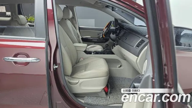 Kia Carnival 2016 thumb 11
