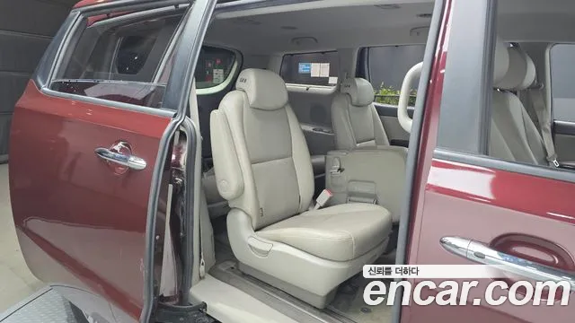 Kia Carnival 2016 thumb 12