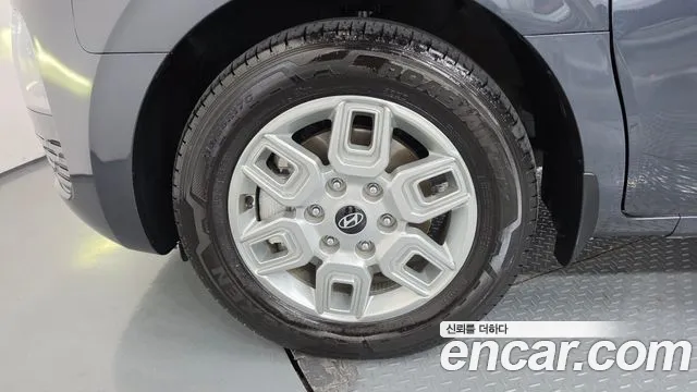 Hyundai Staria 2024 thumb 4