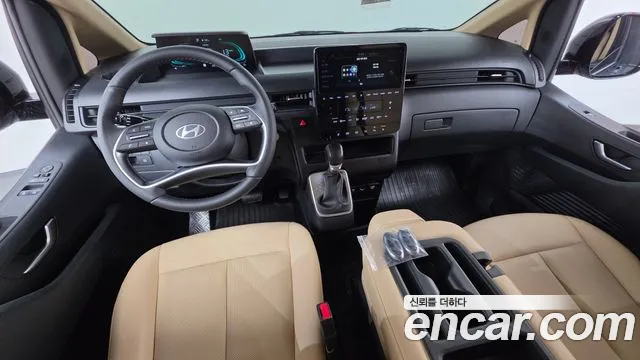Hyundai Staria 2024 thumb 6