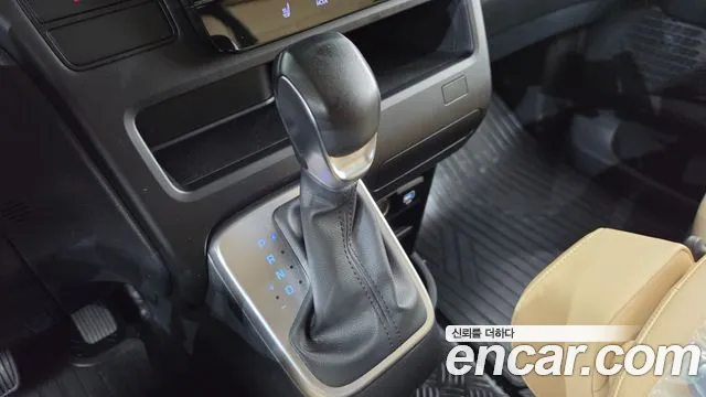 Hyundai Staria 2024 thumb 8