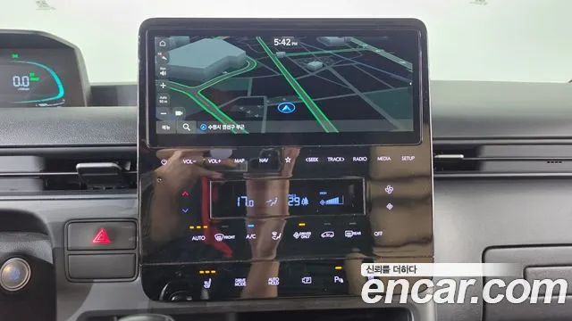 Hyundai Staria 2024 thumb 10