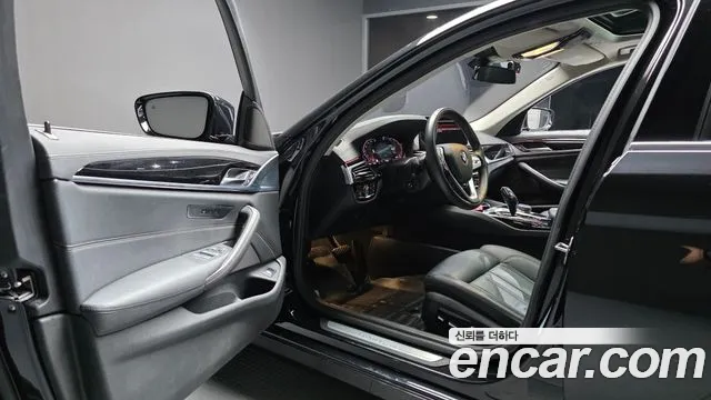 BMW 5 серии 2022 thumb 10
