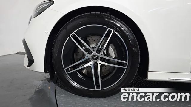 Mercedes-Benz E-Класс 2025 thumb 5